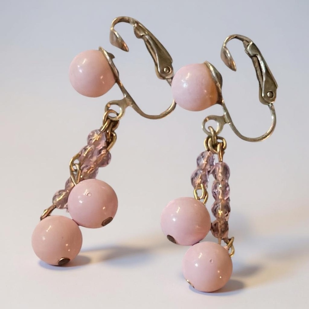 Vintage Elegant light Pink bead Dangle clip on Earrings